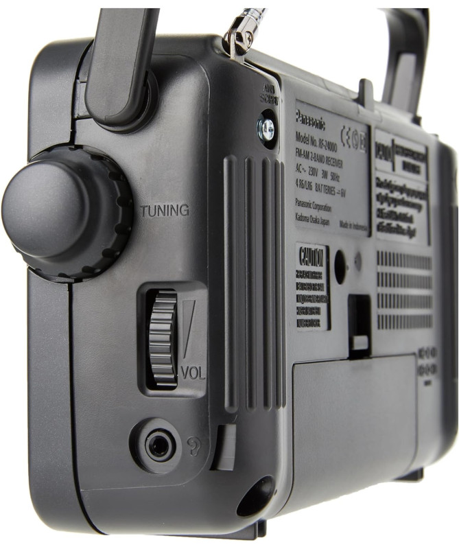 2-BAND RADIO, AM/FM, BATTERY AND MAINS POWER RF2400 (PANASONIC)